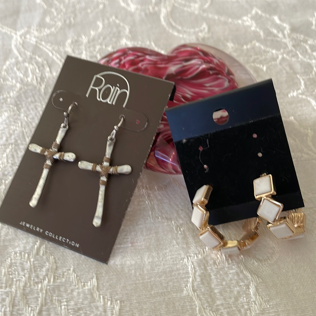 Pair Of New On Cards Pierced Earrings Rain Cross And White & Gold Tone